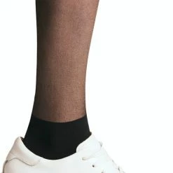 FALKE Sneaker Versterkte Fijne Panty Zonder Patroon Transparante Dunne Met Sneaker Sok Sheer 20 Denier Zwart Dames Panty - Maat S-M -Exporteren beenmode winkel 518x840 2