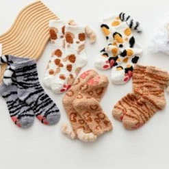 Merkloos Sokken Kat - Kattensok Met Kattenstaart - Anti Slip - Korte Sokken - Bruin Vlek - Unisex Maat 32-39 Cat - Dier - Huisdier - Cadeau - Kado - Geschenk - Gift - Verjaardag - Feestdag – Verassing – Huiskat – Poes – Kater – Kitten -Exporteren beenmode winkel 550x353 4