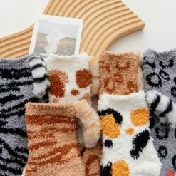 Merkloos Sokken Kat - Kattensok Met Kattenstaart - Anti Slip - Korte Sokken - Bruin Vlek - Unisex Maat 32-39 Cat - Dier - Huisdier - Cadeau - Kado - Geschenk - Gift - Verjaardag - Feestdag – Verassing – Huiskat – Poes – Kater – Kitten -Exporteren beenmode winkel 550x366 16