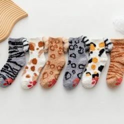 Merkloos Sokken Kat - Kattensok Met Kattenstaart - Anti Slip - Korte Sokken - Bruin Vlek - Unisex Maat 32-39 Cat - Dier - Huisdier - Cadeau - Kado - Geschenk - Gift - Verjaardag - Feestdag – Verassing – Huiskat – Poes – Kater – Kitten -Exporteren beenmode winkel 550x366 17