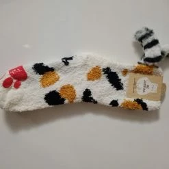 Merkloos Sokken Kat - Kattensok Met Kattenstaart - Anti Slip - Korte Sokken - Bruin Vlek - Unisex Maat 32-39 Cat - Dier - Huisdier - Cadeau - Kado - Geschenk - Gift - Verjaardag - Feestdag – Verassing – Huiskat – Poes – Kater – Kitten