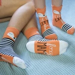 Merkloos Verjaardag Cadeau - Moeder Kind Set - Kraam Kado - Mama Kind Sokken -Tekst Sokken - Sokken Met Spreuk - Leuke Sokken - Vrolijke Sokken - Luckyday Socks - Sokken Met Tekst - Aparte Sokken - Socks Waar Je Happy Van Wordt