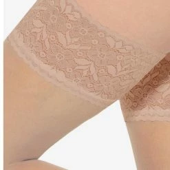 Gatta Matte Hold Up Kousen Size + Met Brede Kant Michelle Van 20 Denier, Maat 5-6 ( XL-XXL), Kleur Huidskleur -Exporteren beenmode winkel 550x796 2