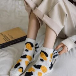 Merkloos Sokken Kat - Kattensok Met Kattenstaart - Anti Slip - Korte Sokken - Bruin Vlek - Unisex Maat 32-39 Cat - Dier - Huisdier - Cadeau - Kado - Geschenk - Gift - Verjaardag - Feestdag – Verassing – Huiskat – Poes – Kater – Kitten -Exporteren beenmode winkel 550x825 82